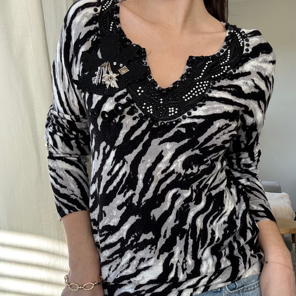 Motive... Zebra Print Top Sweater Embellished V Neck Brooch Rhinestones Size L